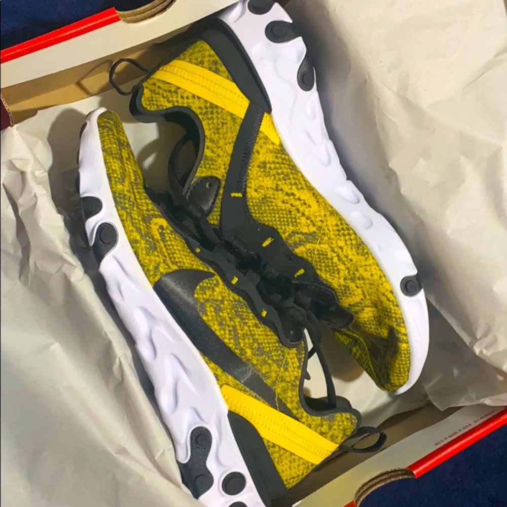 Nike Women’s React Element 55 - Picture 1 of 3